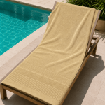 Η πετσέτα Πισίνας - Spa Αstron Italy με διαστάση 80×150 εκατοστά είναι ένα προϊόν υψηλής ποιότητας. Έχει υποστεί ειδική επεξεργασία με αποτέλεσμα να έχει εξαιρετική αντοχή στο χλώριο, σε υψηλές θερμοκρασίες πλυσίματος και τα χρώματά της παραμένουν ζωντανά σε μακροχρόνια χρήση. Κατασκευασμένη από 100% βαμβάκι πεννιε βάρους 550gr/m2