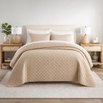 Κουβερλί Ξενοδοχείου 100% Cotton της Εταιρίας Astron Italy, άριστης ποιότητας, από ύφασμα 100% Βαμβάκι, με εξαιρετική ανθεκτικότητα και απαλή αίσθηση. Ιδανικό για ξενοδοχεία για να ομορφύνει τον χώρο.